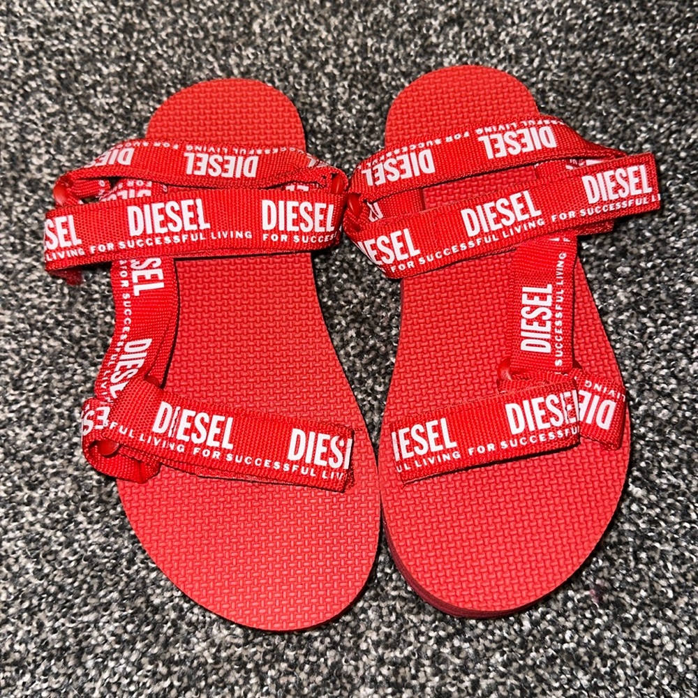 Unisex kids Diesel strap monogram sandals. Size US13 kept in excellent condition